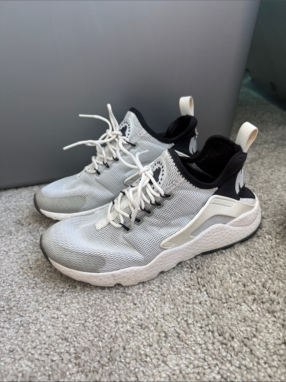 Nike Women's White and Black Athletic Sneakers